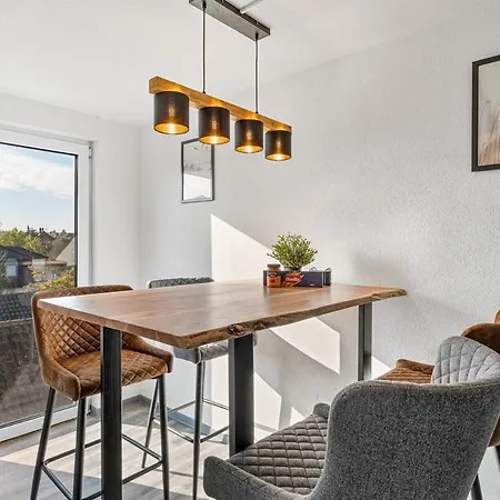 Zentral - 4 Schlafzimmer - Kueche - Waschmaschine *